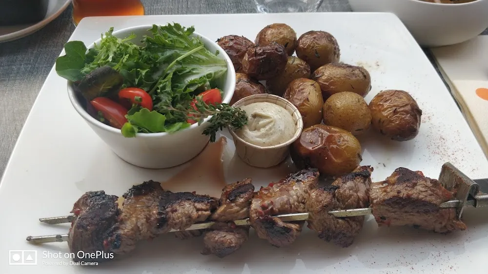 Brochettes de Boeuf Charolais Et Pommes de Terre Grenailles